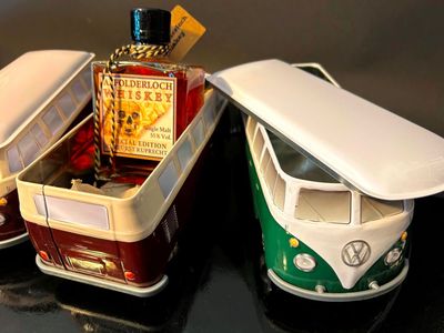 1 Flasche Affolderloch Single Malt Whiskey - Charge 1 Flasche Affolderloch Single Malt Whiskey - Charge "Kurfürst Ruprecht I." - mit 55% Alkohol in der 200ml Flasche im Blech-VW Bus (ohne Deko).