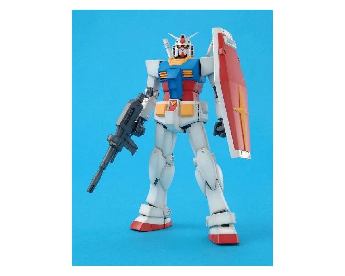Bandai 1/100 MG RX-78-2 Gundam (Ver. 2.0) &quot;Mobile Suit Gundam&quot; Plastic Model Kit