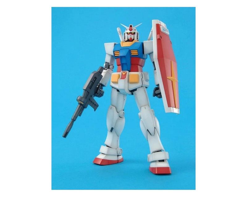 Bandai 1/100 MG RX-78-2 Gundam (Ver. 2.0) &quot;Mobile Suit Gundam&quot; Plastic Model Kit