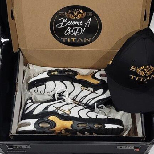 M/ Black and Gold Air Max Size 12