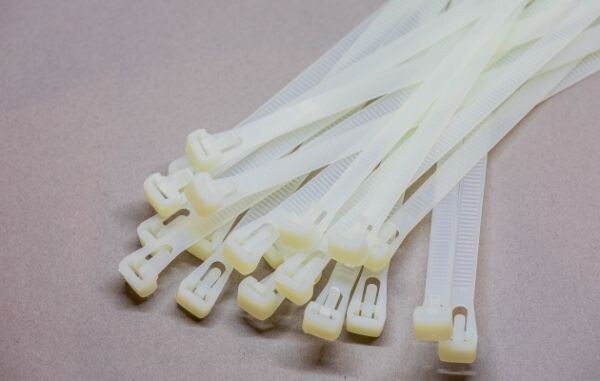 4.8mm x 200mm White  Cable Ties 100pcs 50% off Bulk Buys