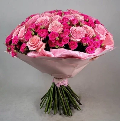 Big pink bouquet of roses (73 roses)