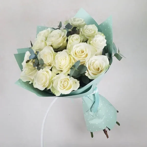 Bouquet of 15 white roses