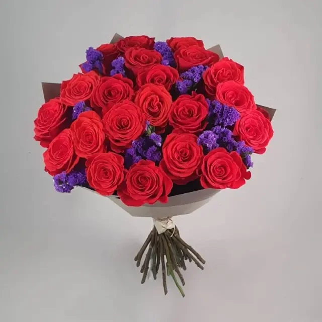 Bouquet of 21 bright red roses and statice