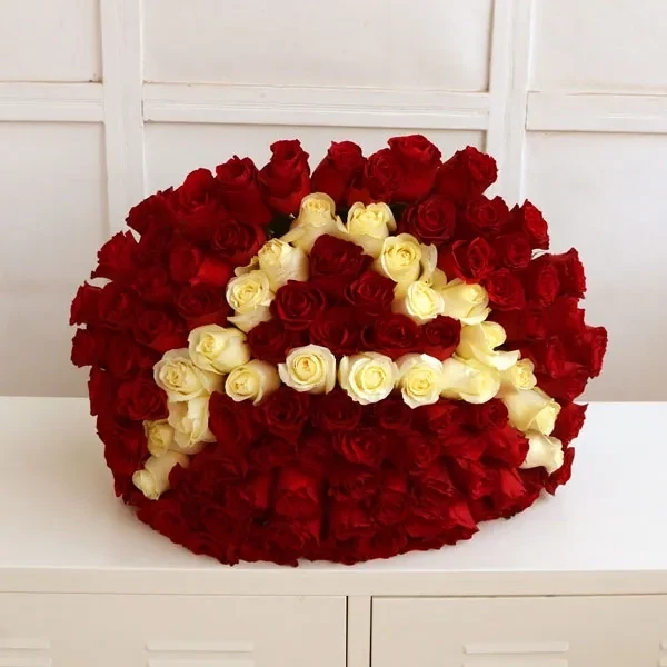 Bouquet of red roses with a letter (100 rose)