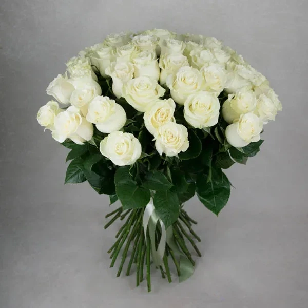 The bouquet is made with yellow spray roses and red roses. The approximate size of the bouquet is 60-70cm
