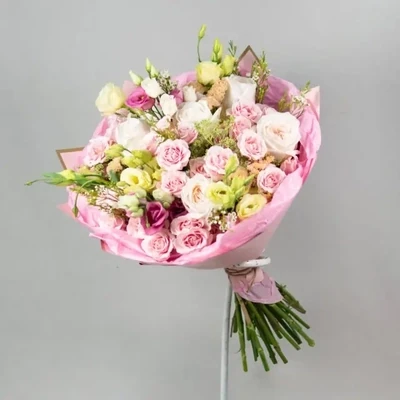 Bouquet in pink with roses