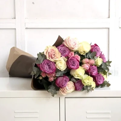 Bouquet of roses in pink and violete