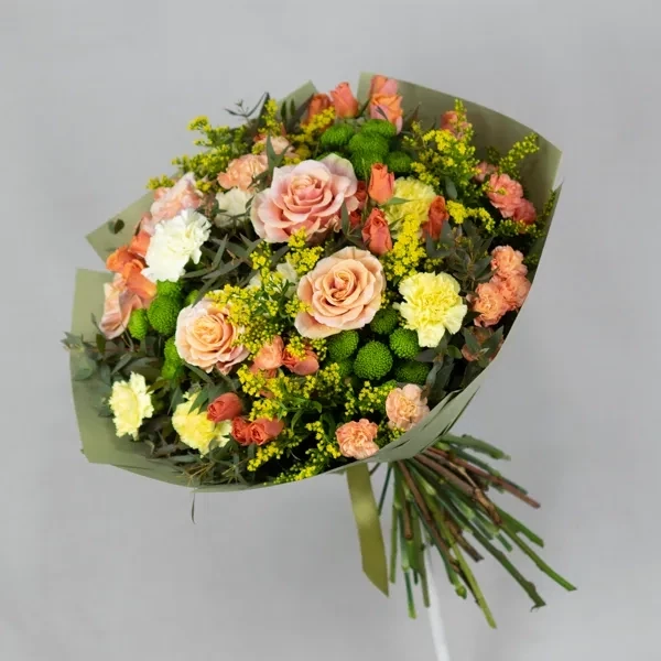 Mix bouquet with peach colored roses