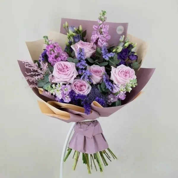 Bouquet in purple shades