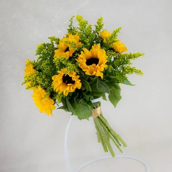 Roses with sunflowers
