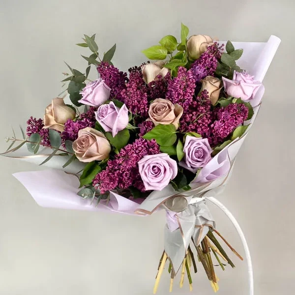 Bouquet in purple shades