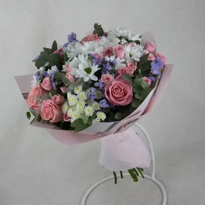 Gentle bouquet of roses and chrysanthemums