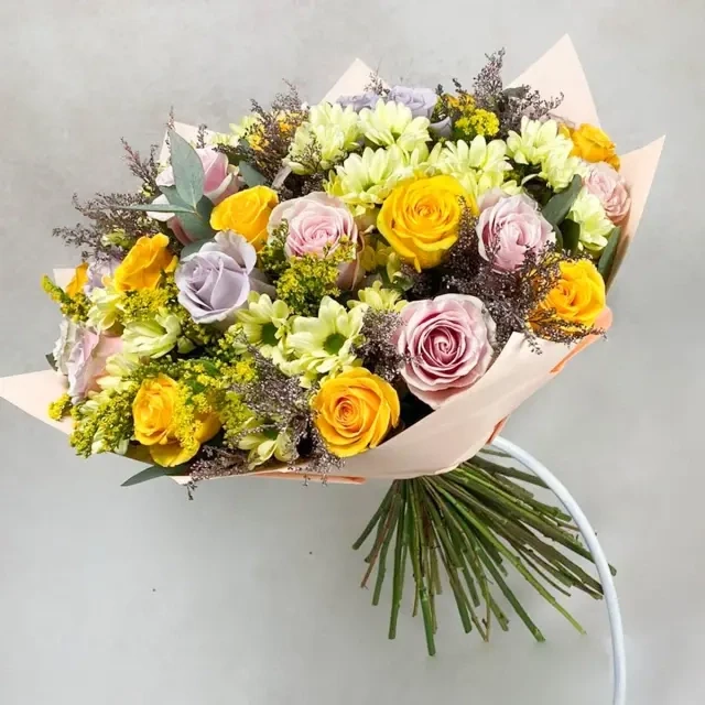 Large bouquet in bright colors