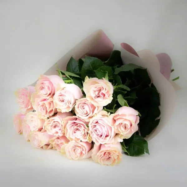 Pink roses - mono bouquet