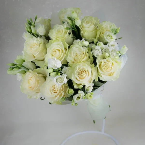 White roses with white eustomas