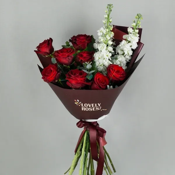 Bouquet with roses and mattiolas