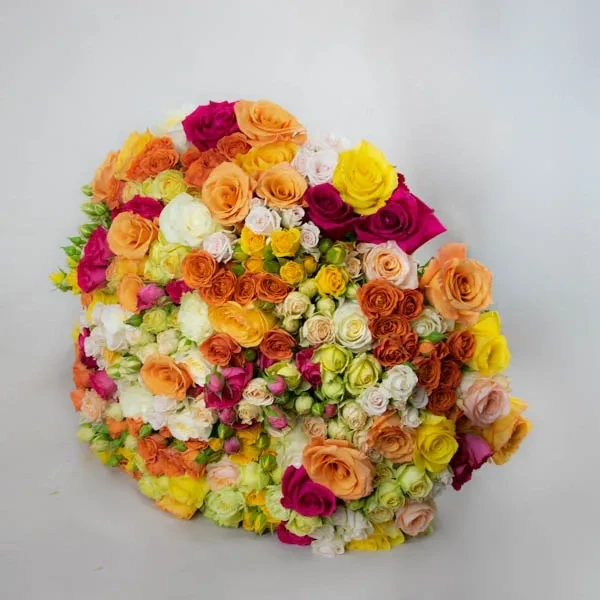 The mix bouquet is made of 100 pieces of roses of different colors.