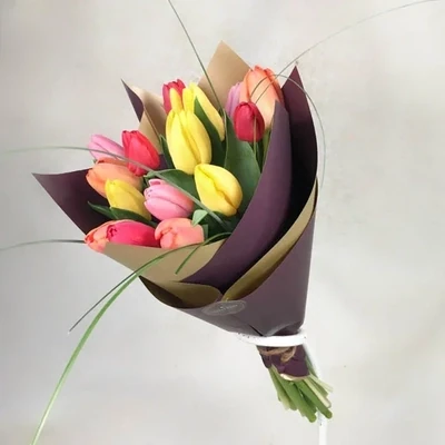 The bouquet is made with Dutch tulips.