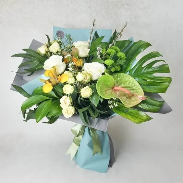 Mix bouquet made with anthurium.