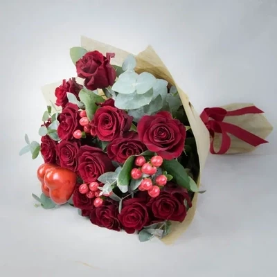 Red roses with hypericum (with 15 roses)