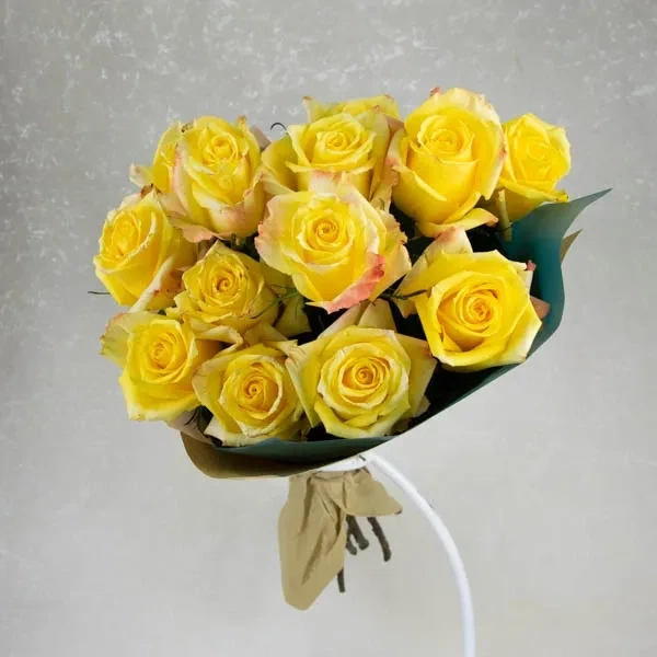 Mono bouquet of yellow roses