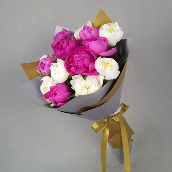 The bouquet is made of peonies. The approximate size of the bouquet is 50-55 cm.


