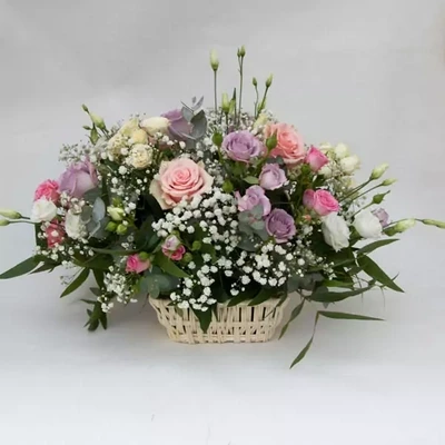 Arrangement with delicate roses in basket
