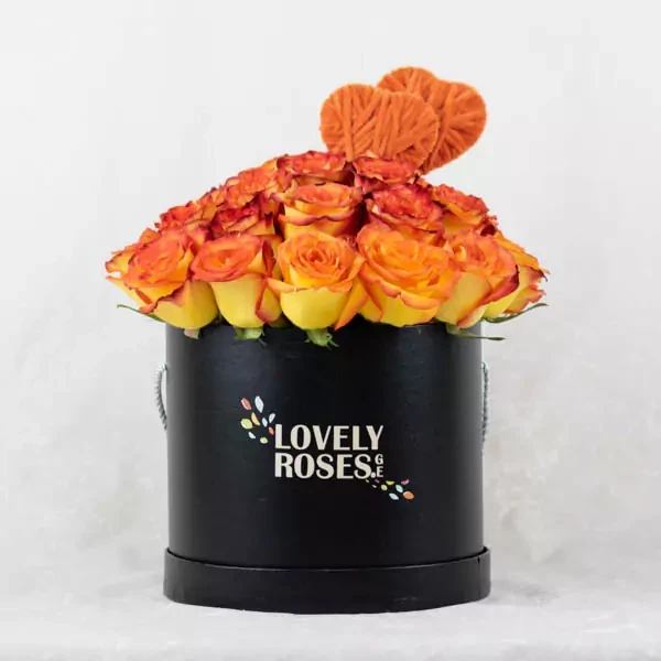 The composition is made with 30 fiery roses and decorative hearts.
