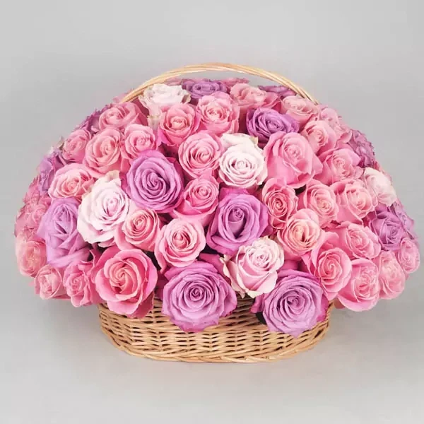 The composition is made with 101 pink roses in a basket.