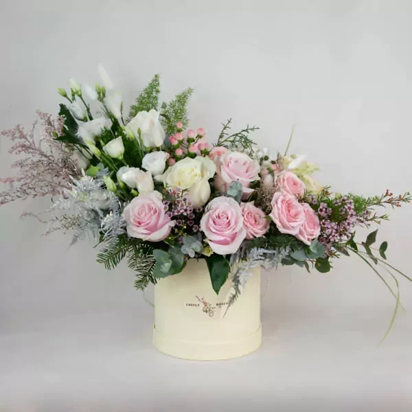 Flower arrangement in Pink and White