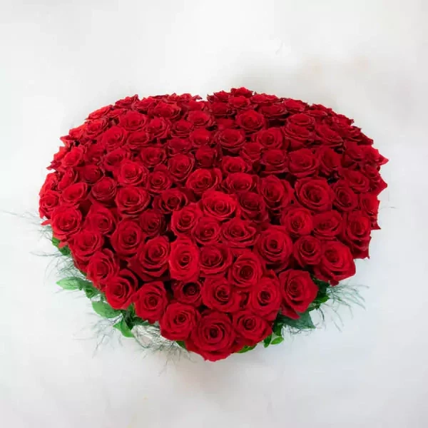 Heart-shaped big composition, 100 red roses