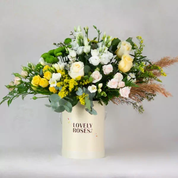 Elegant arrangement with roses and eustoma