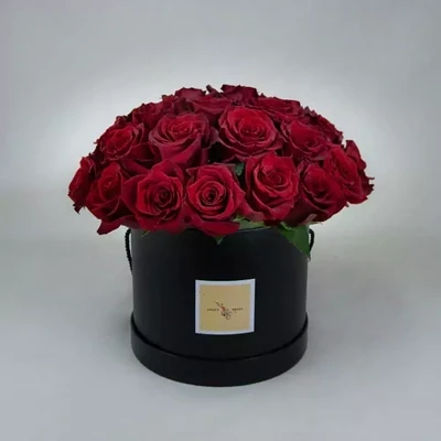 Roses in a round box (30 pc.)