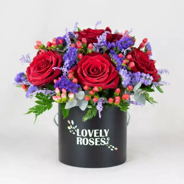Small arrangement with roses