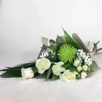 The bouquet uses cycad, rose, spray rose, gypsophila, and chrysanthemum.
