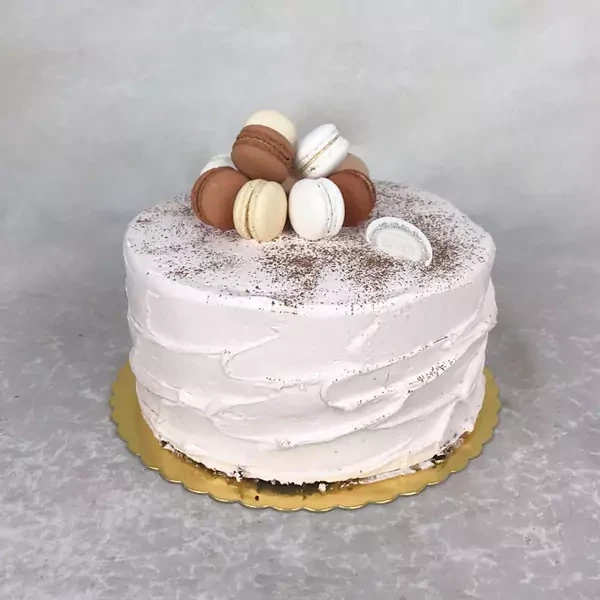 Cake with macaroons