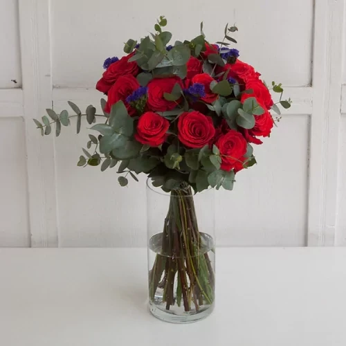 Bright red roses with limonium