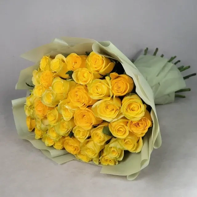 A bouquet of yellow roses
