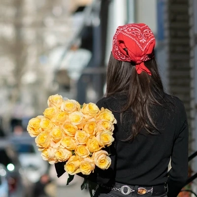 When should you give yellow roses?