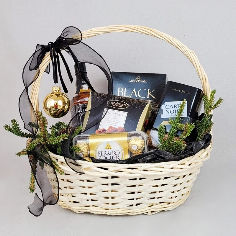 Gift basket with "Jack Daniel's" and sweets