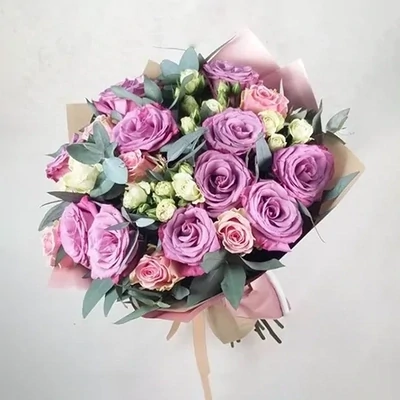 Bouquet of fragrant purple roses