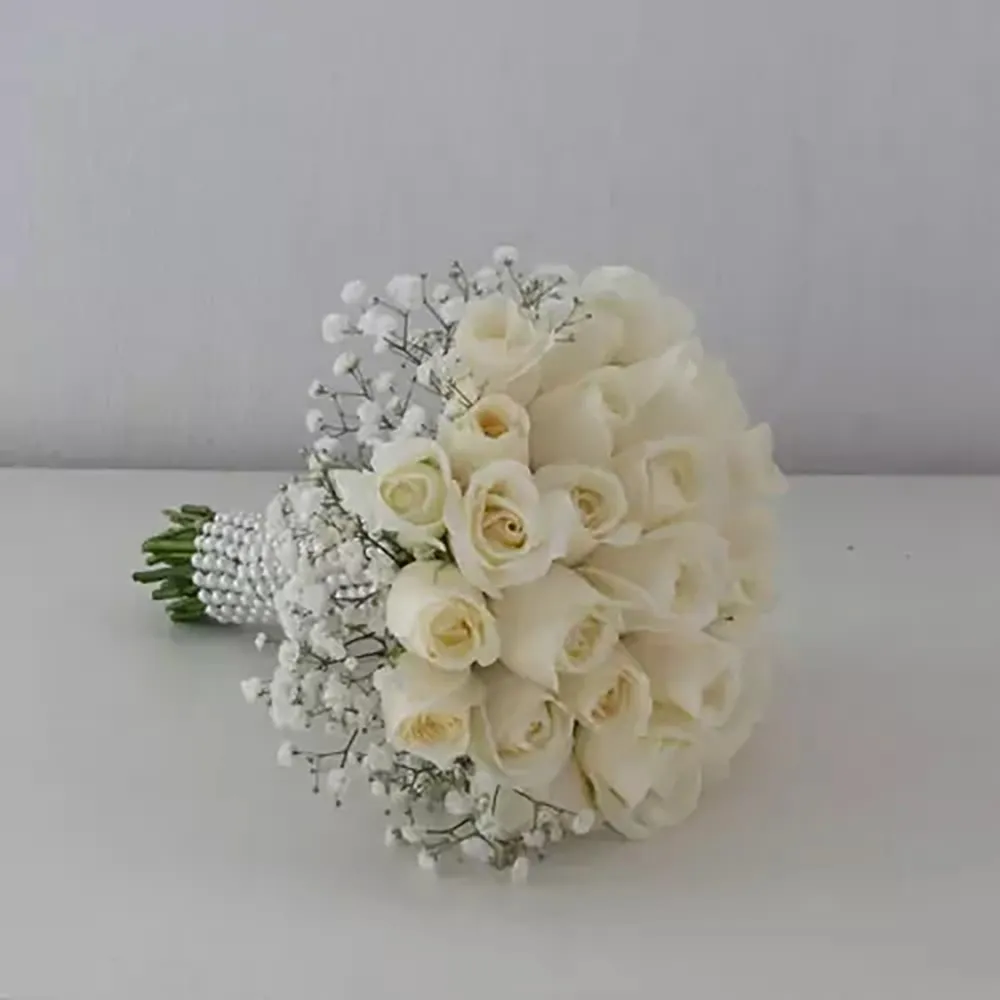 The wedding bouquet consists of Georgian Tetri roses and gypsophila