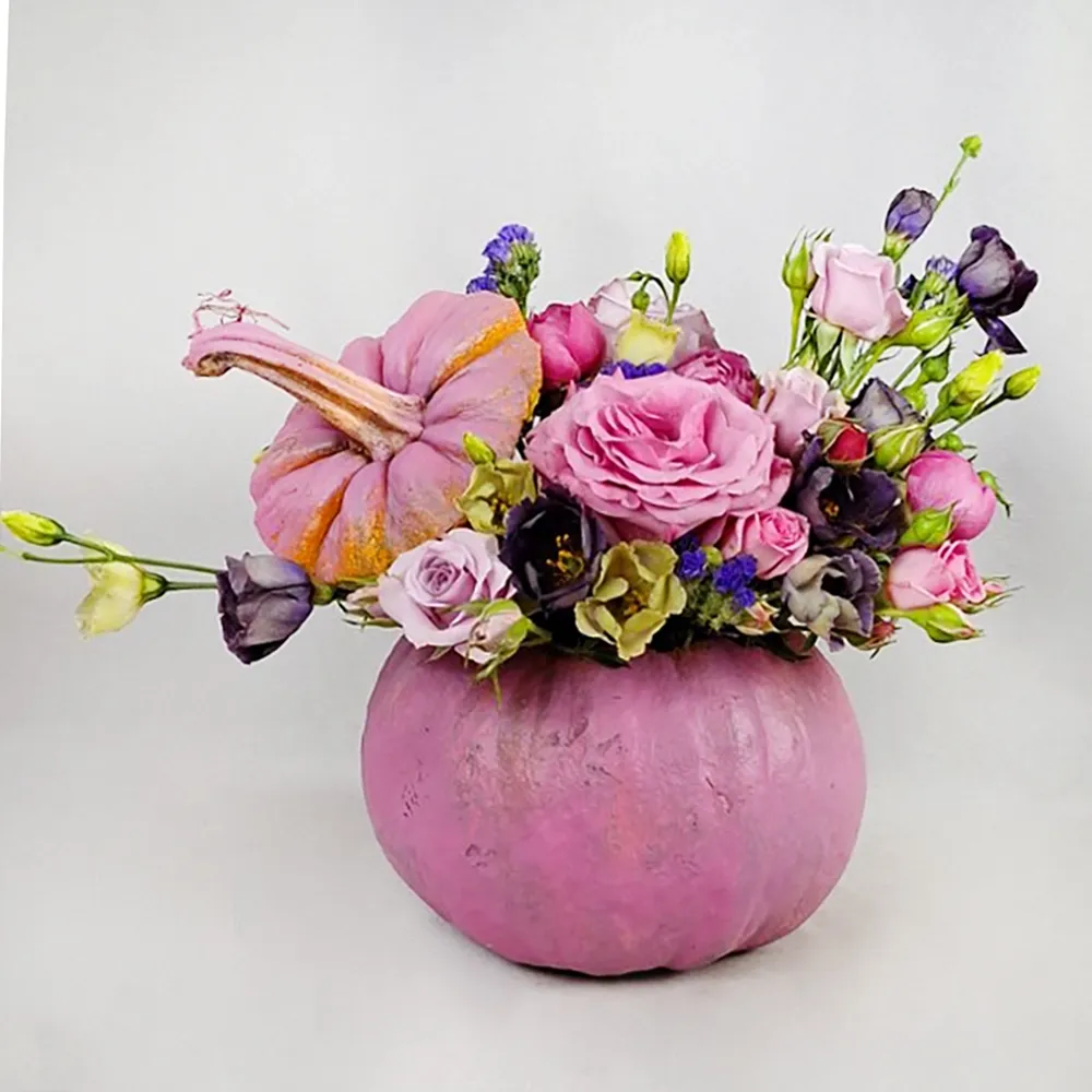Arrangement in a pumpkin