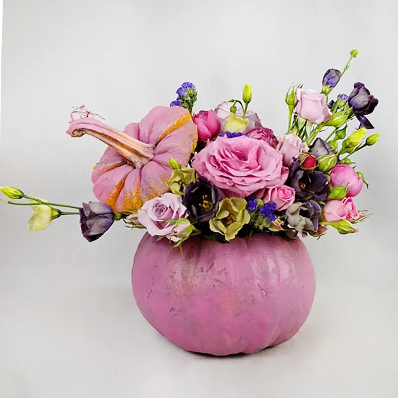 Arrangement in a pumpkin