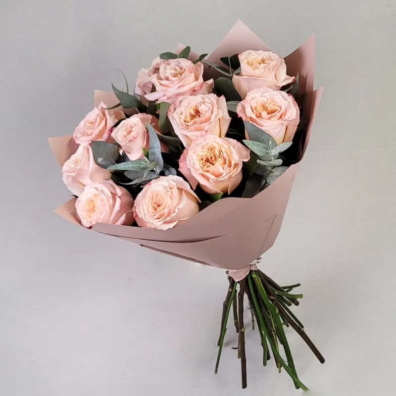 A bouquet of 11 roses