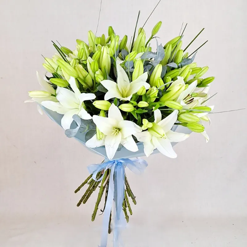 A mono bouquet of lilies