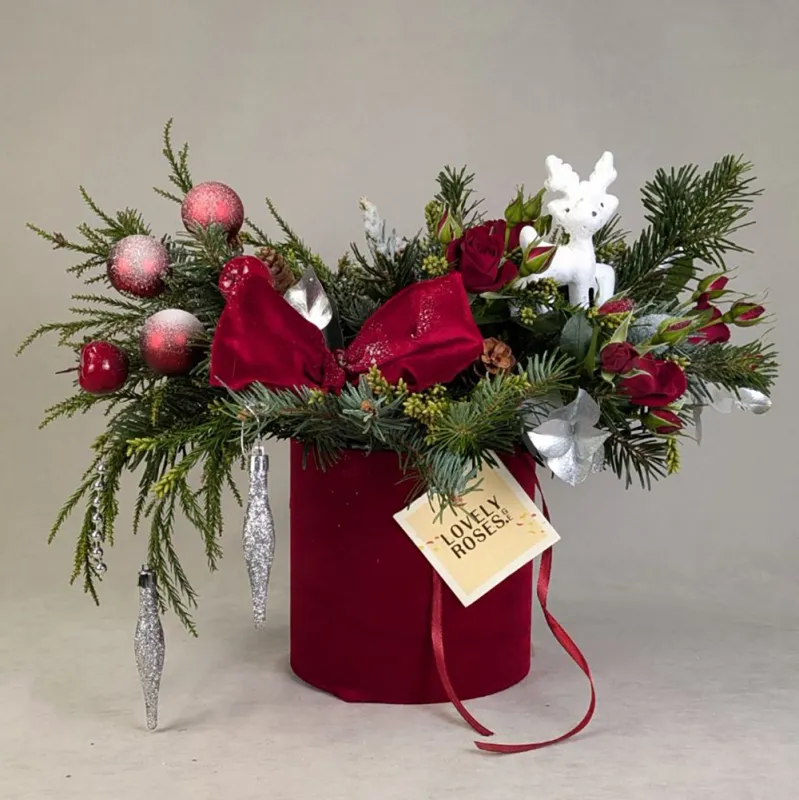 New Year&#39;s composition In red velvet