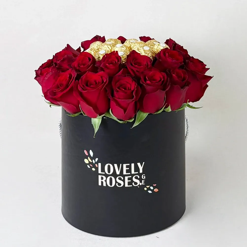 Red roses composition with Ferrero