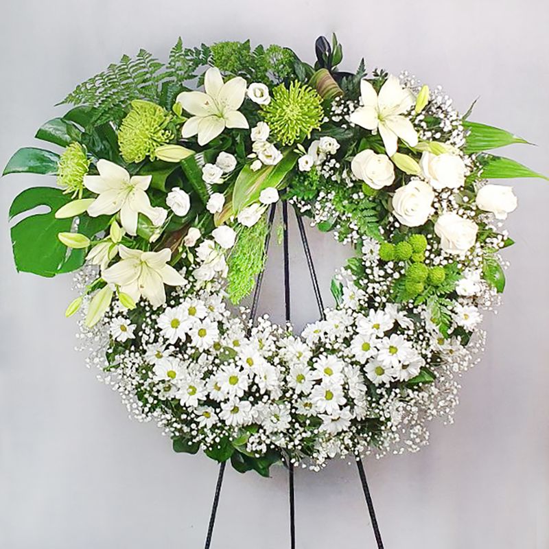 Ritual wreath in white and green colors